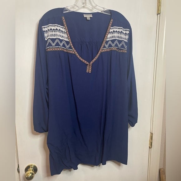 AVENUE - Women's 30/32 Blue Embroidered V-Neck Tunic Top - EUC - Picture 2 of 5